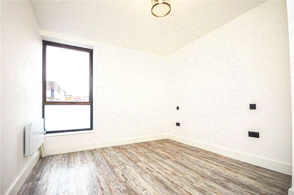 Additional image 6 of 2 bed flat to rentKingsbridge Point, Swindon SN1