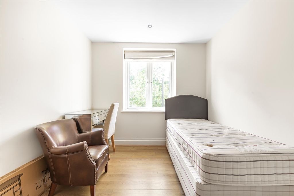 Additional image 10 of 3 bed flat to rentStrand Drive, Richmond TW9