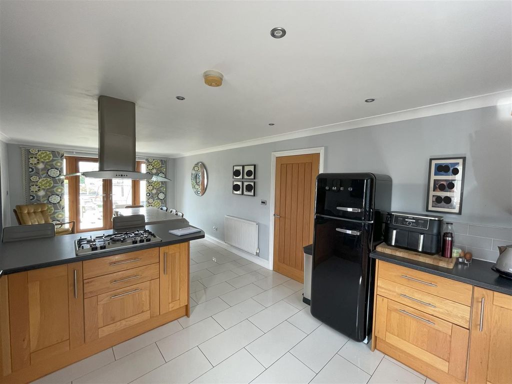 Additional image 11 of 3 bed end terrace house to rentHeol Y Banc, Bancffosfelen, Llanelli SA15