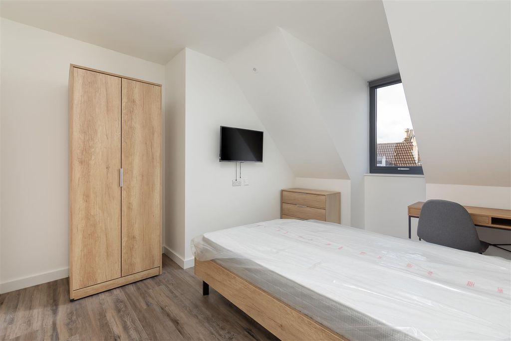 Additional image 6 of 4 bed flat to rentNew North Road, Exeter EX4