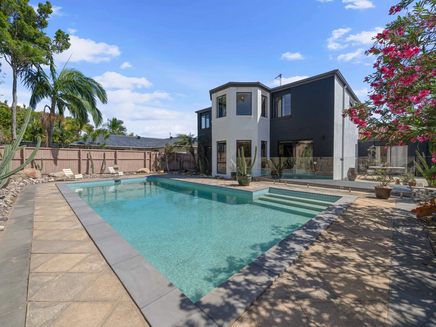 16 Islander Court, Burleigh Waters QLD 4220