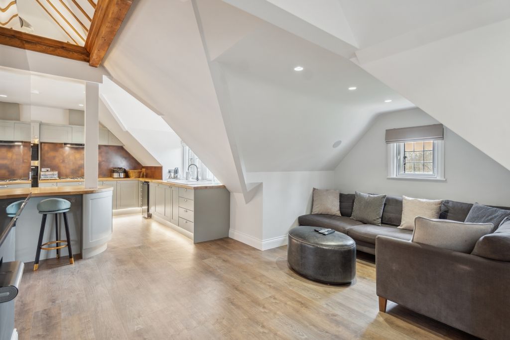 Additional image 8 of 3 bed flat to rentFramewood Road, Stoke Poges, Slough SL2