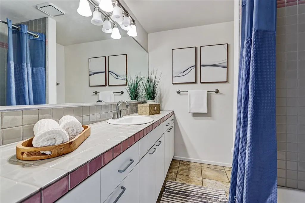 867 Aubrey Court Unit 2, Hermosa Beach, CA 90254