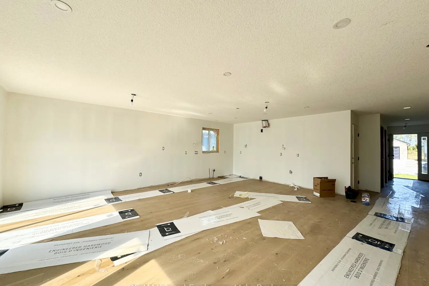 448 Burnside Street photo 3