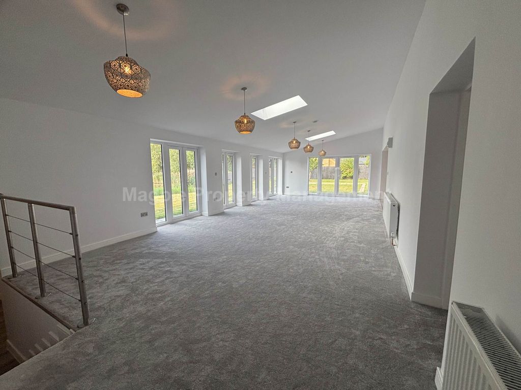 Additional image 9 of 6 bed semi-detached house to rentThe Lakes, Twentypence Road, Cottenham, Cambridge CB24