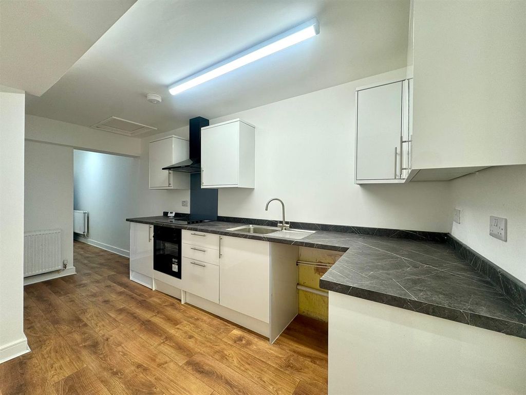 4 bed terraced house to rentEasemore Road, Redditch B98 photo 4