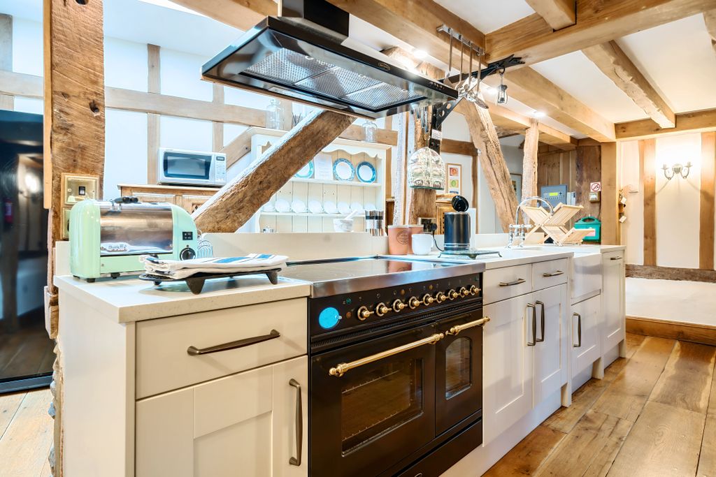 Additional image 6 of 5 bed detached house to rentWalnut Barn, West Sussex RH13