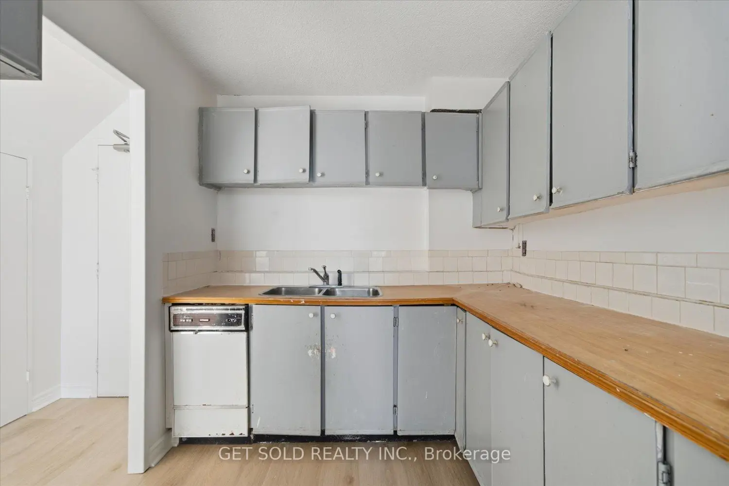 Additional image 5 of 2121 Roche Court 301