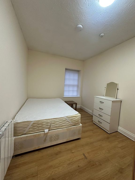 Additional image 3 of 3 bed flat to rentFlat, A Park Street, Luton LU1