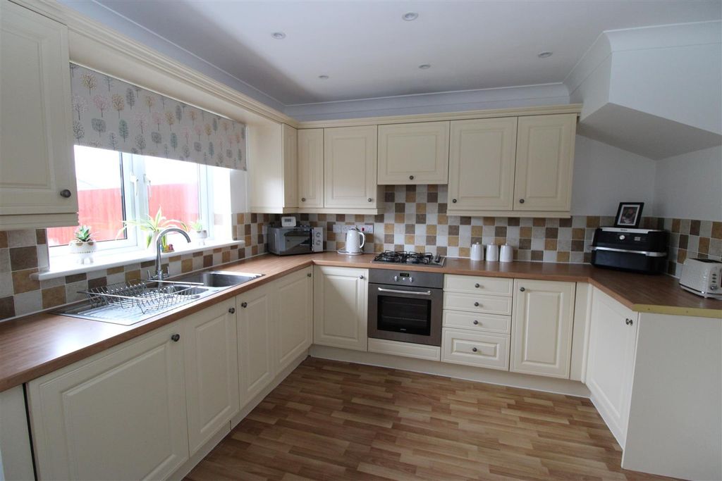 Additional image 2 of 3 bed detached house to rentClos Y Graig, Bargoed CF81