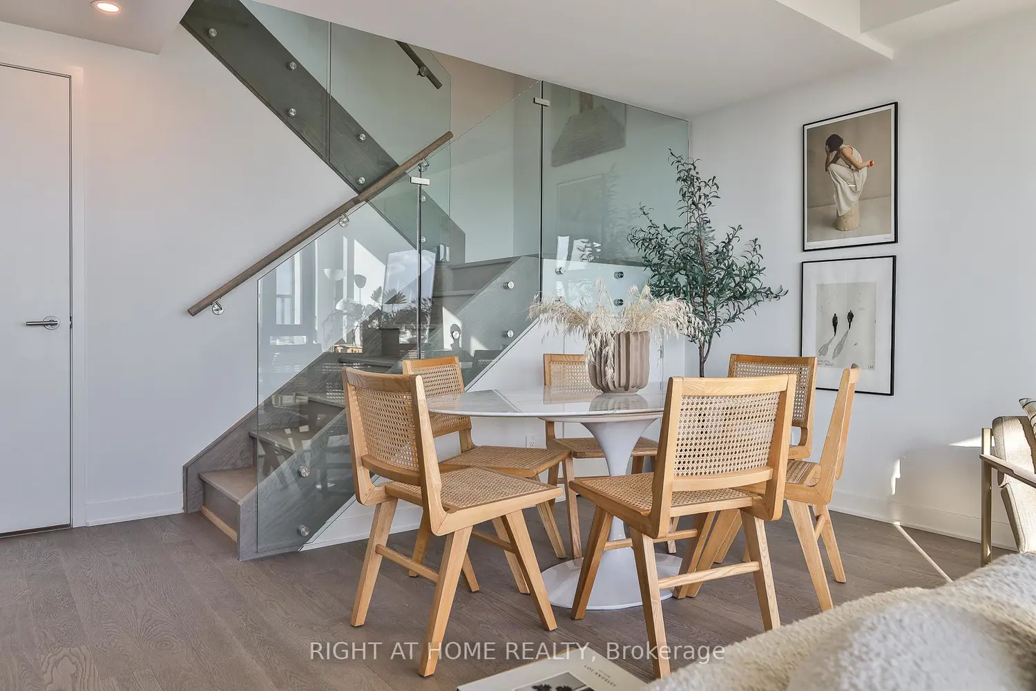 Additional image 7 of 2720 Dundas Street 607