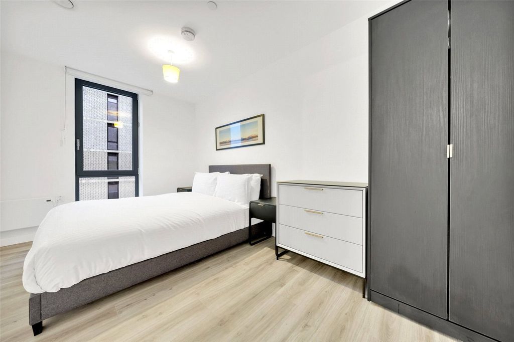 Additional image 2 of 2 bed flat to rentChevette Court, Kimpton Road, Luton LU2