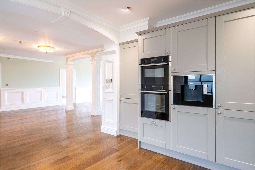 2 bed flat to rentRiber Castle, Riber, Matlock, Derbyshire DE4 photo 2