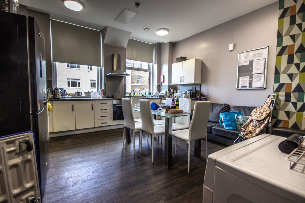 6 bed flat to rentFlat 1 Albion House, St. James Street, Newcastle Upon Tyne NE1 photo 2