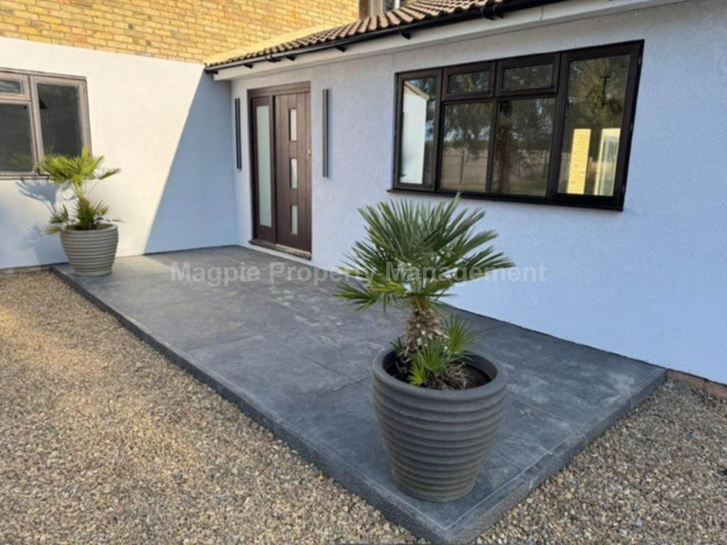 Additional image 3 of 6 bed semi-detached house to rentThe Lakes, Twentypence Road, Cottenham, Cambridge CB24