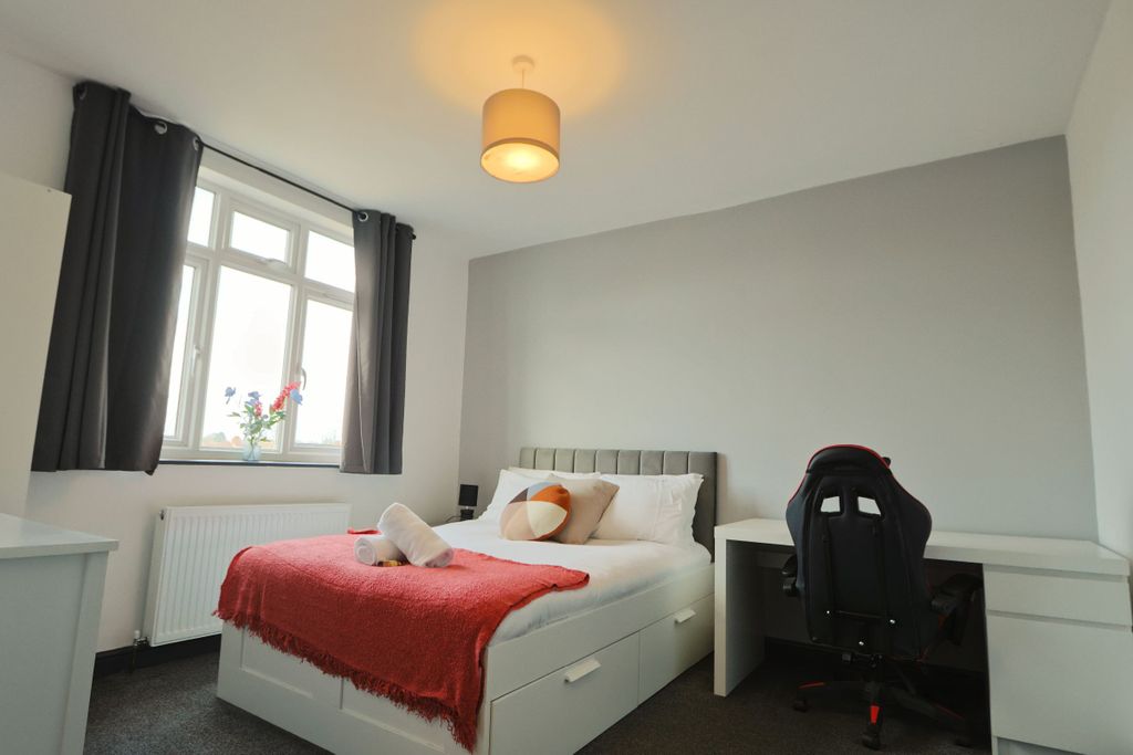 Additional image 17 of 6 bed flat to rentSouthmead Road, Westbury-On-Trym, Bristol BS10