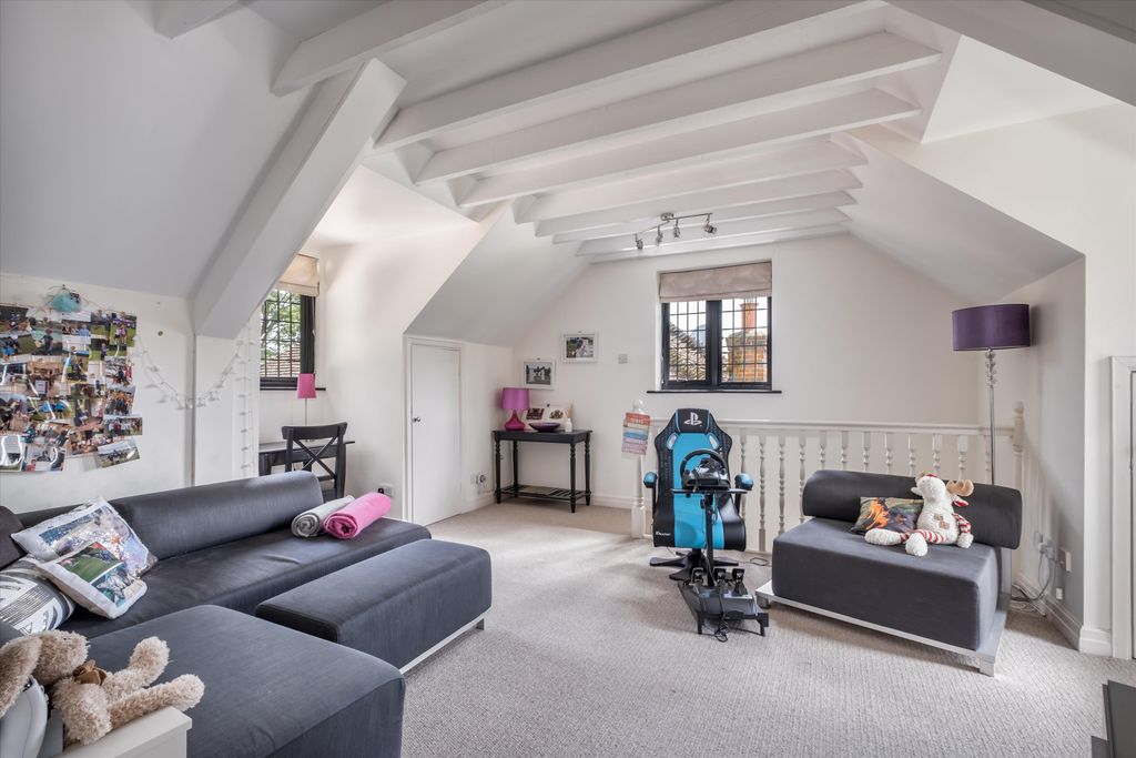Additional image 21 of 6 bed detached house to rentHalfpenny Lane, Guildford, Surrey GU4