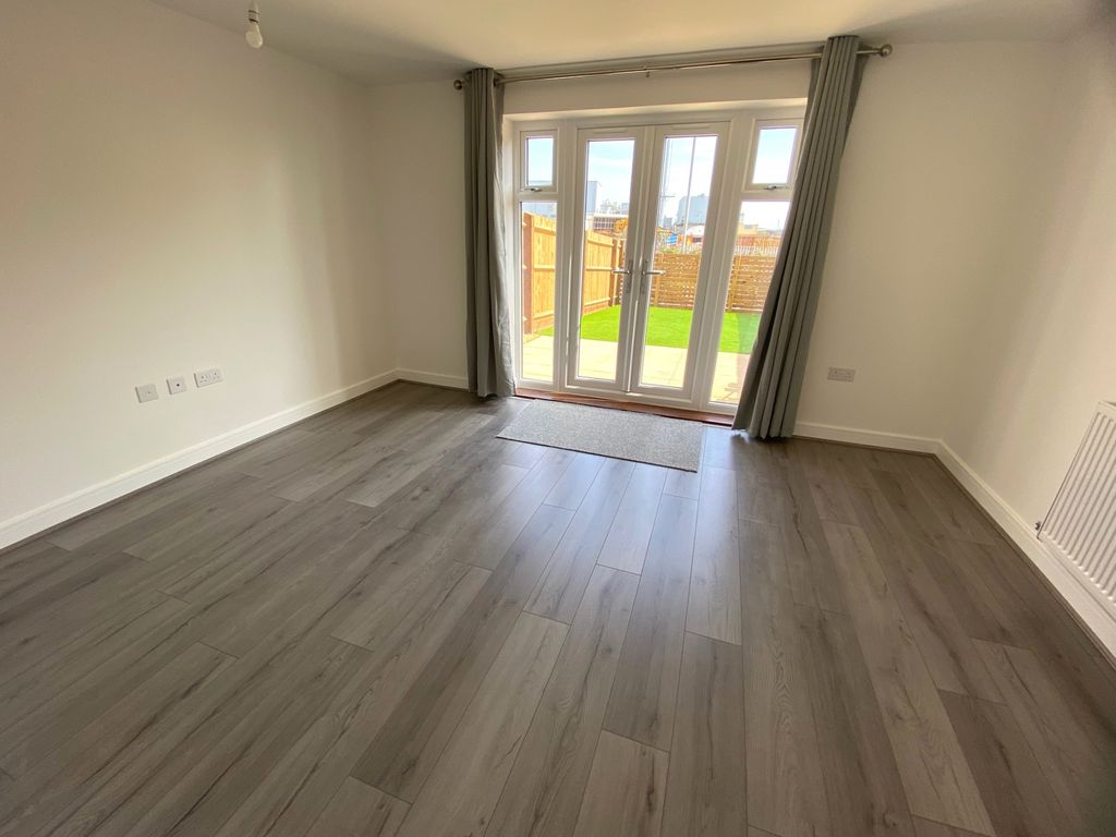 Additional image 7 of 4 bed town house to rentFfordd Darwin, Barry CF63