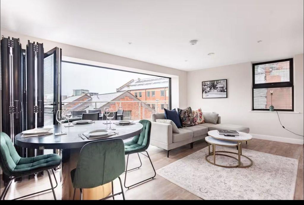 Additional image 6 of 2 bed flat to rentPark Cross Street, Leeds LS1