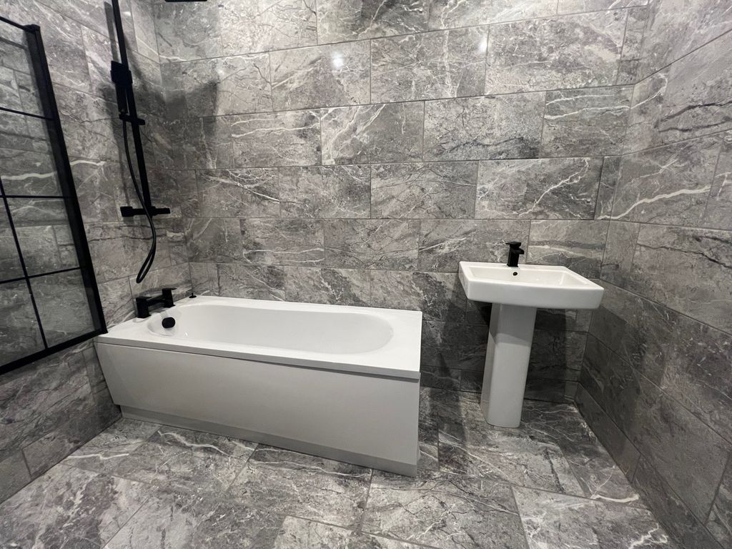 Additional image 10 of 3 bed property to rentCollege Street, Ammanford SA18
