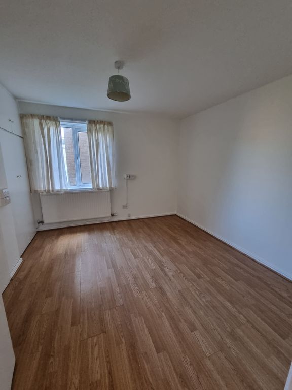 Additional image 4 of 2 bed flat to rentSalisbury Close, Penarth CF64