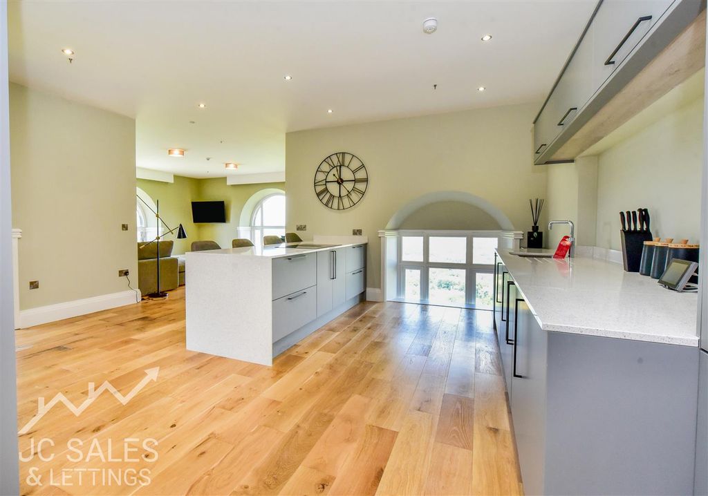 Additional image 2 of 2 bed flat to rentRiber Castle, Riber, Matlock DE4