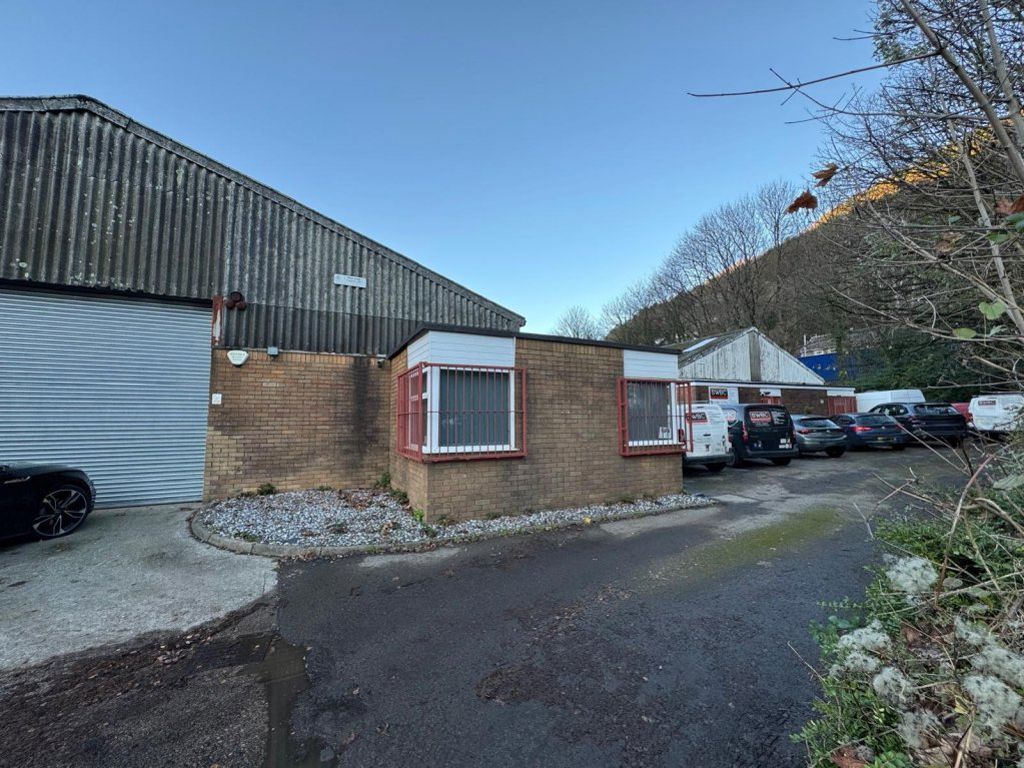 Property to rentUnit 2 Darren Drive, Abercarn NP11