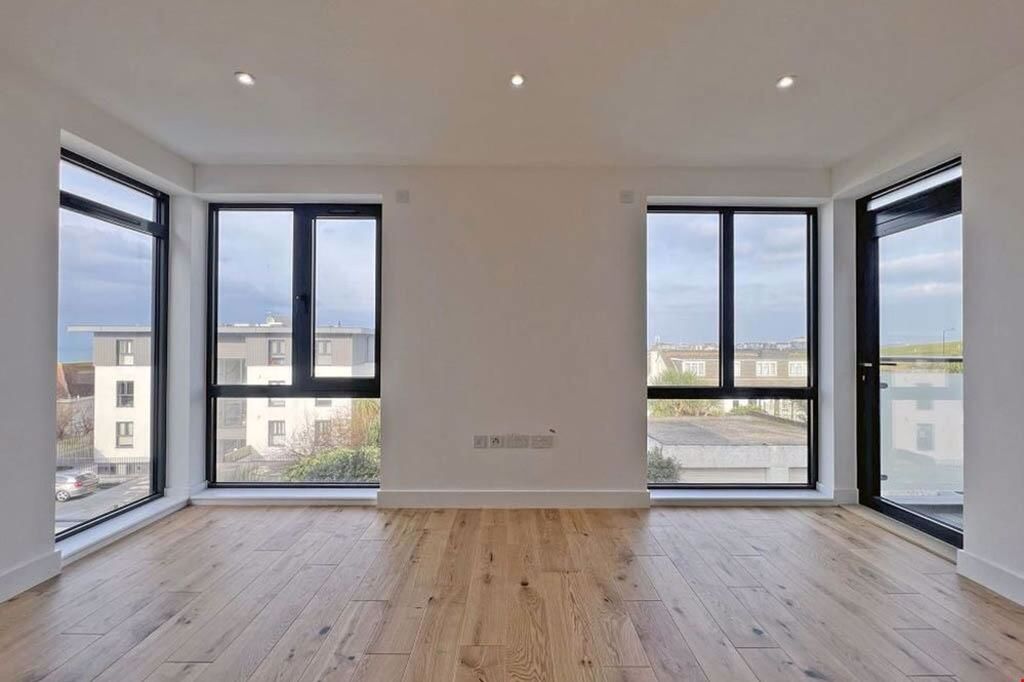 2 bed flat to rentPentire Avenue, Tidelines TR7 photo 5