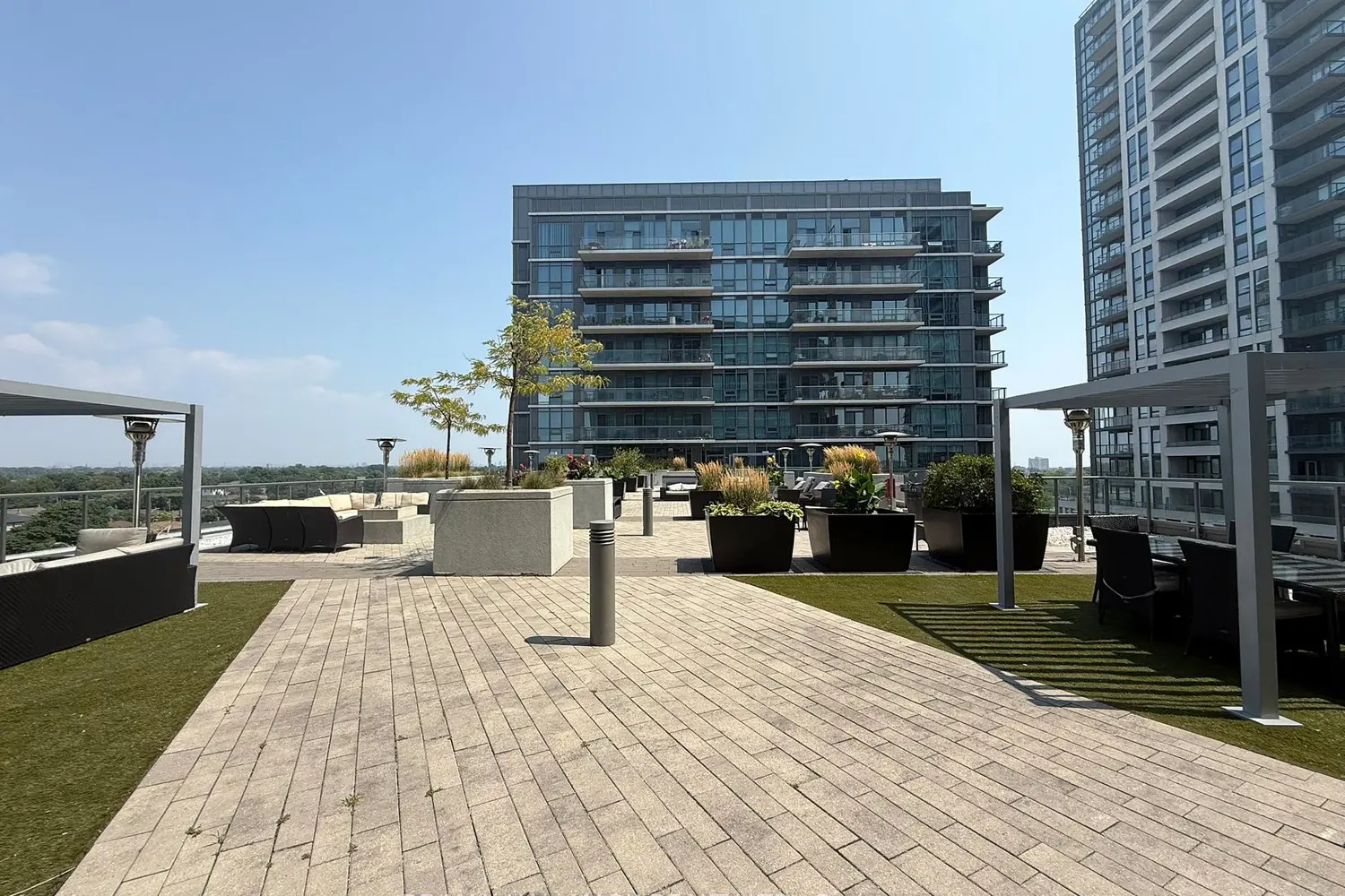 Additional image 2 of 1185 The Queensway Street 1211