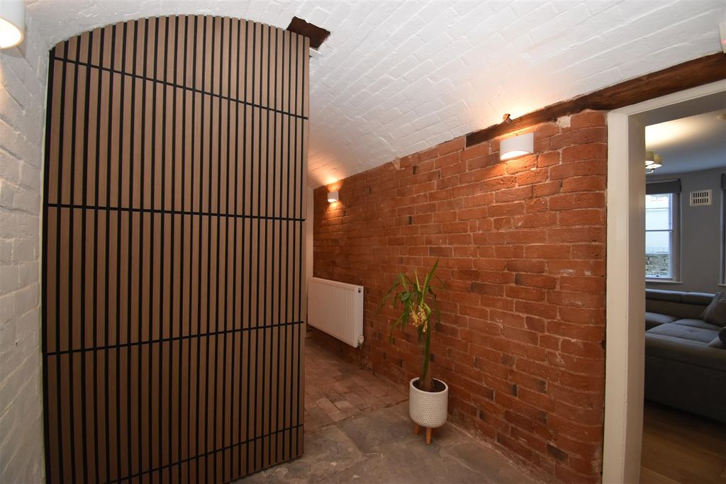 Additional image 8 of 2 bed flat to rentClarendon Crescent, Leamington Spa CV32