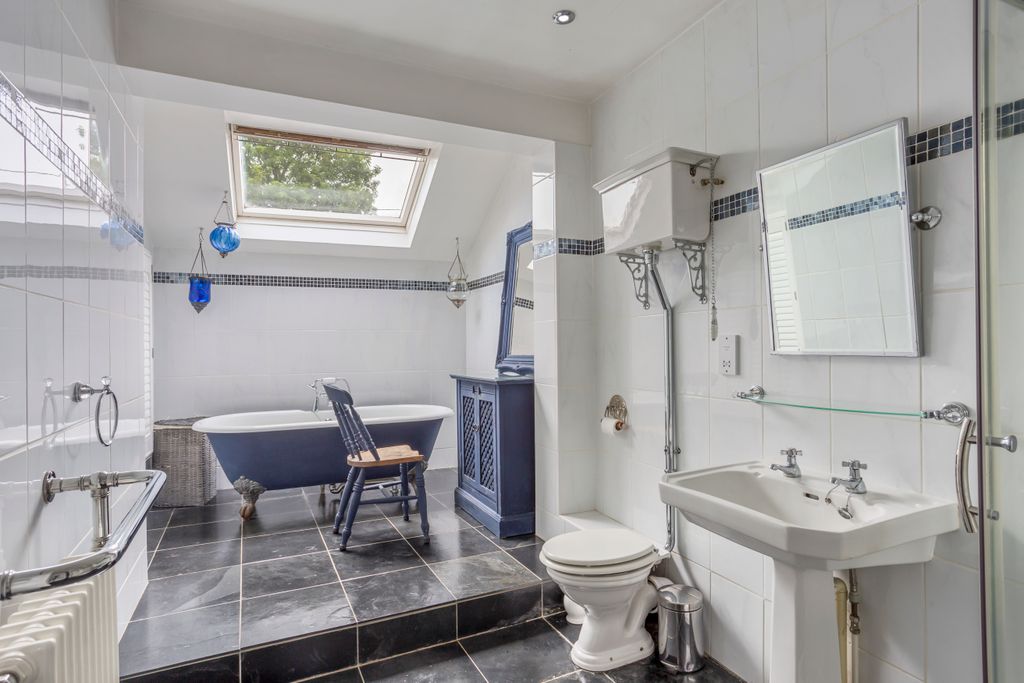 Additional image 13 of 3 bed town house to rentHigh Street, Hungerford RG17