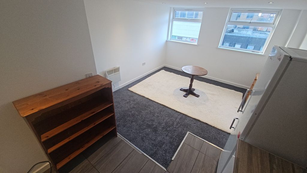 Additional image 8 of 4 bed flat to rentChapel Street, Luton LU1