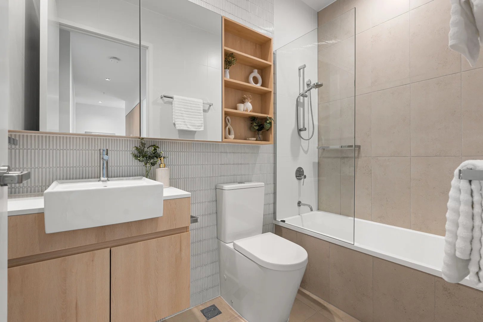Additional image 15 of 501/117 Chestnut Street, Wynnum QLD 4178