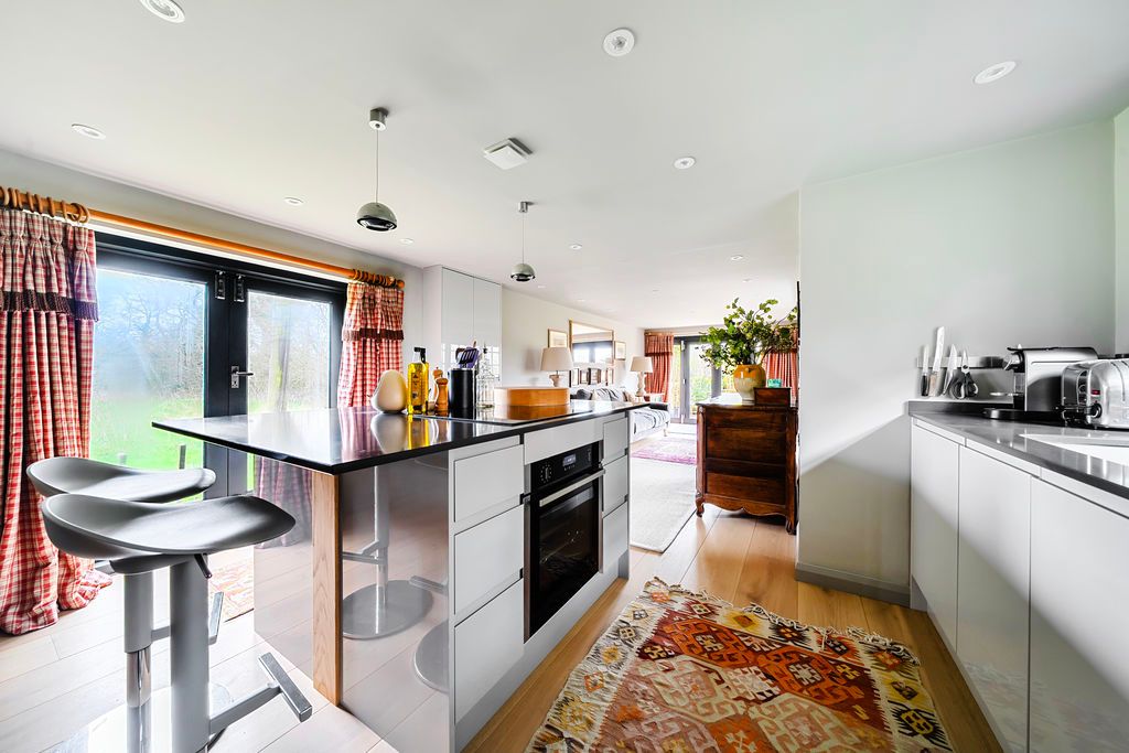 Additional image 2 of 1 bed detached house to rentPickhurst Road, Godalming GU8
