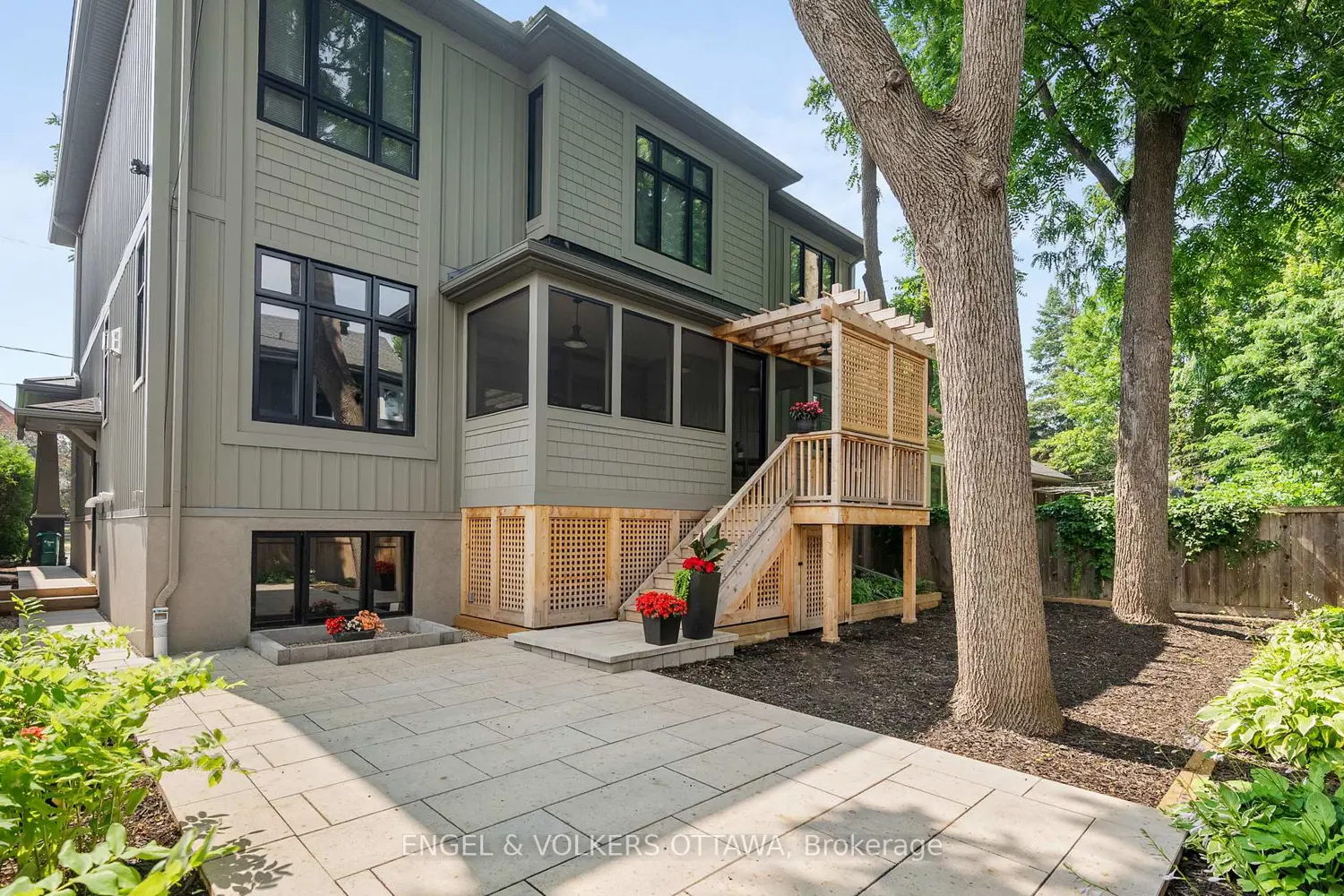Additional image 18 of 37 Clarendon Avenue