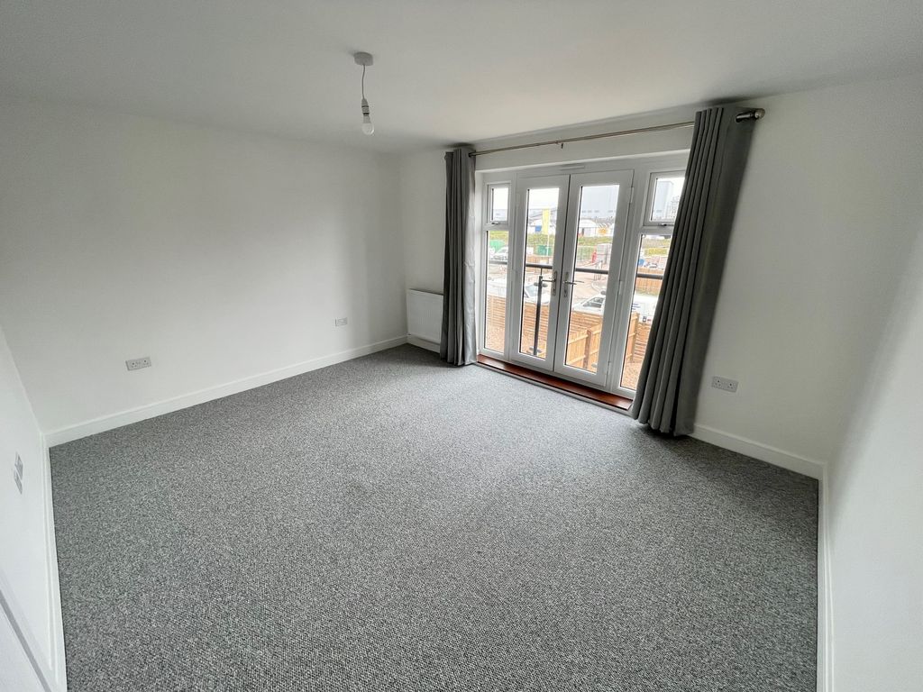 Additional image 12 of 4 bed property to rentFfordd Darwin, Barry CF63
