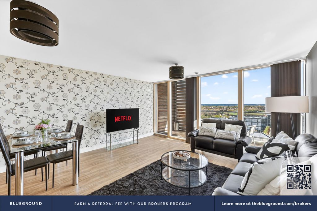 3 bed flat to rentCentral Milton Keynes MK9 photo 4