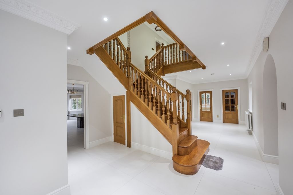 Additional image 2 of 6 bed detached house to rentDukes Kiln Drive, Gerrards Cross SL9