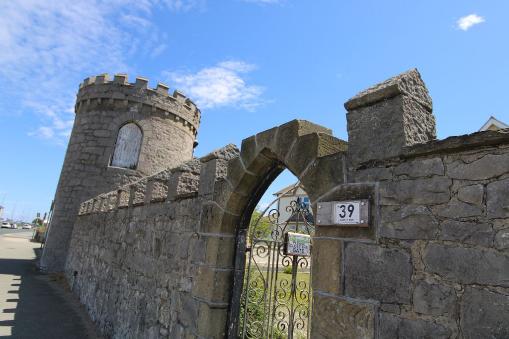 Additional image 10 of Studio to rentGlan Y Don Ltd, 39 East Parade, Rhyl, Denbighshire LL18