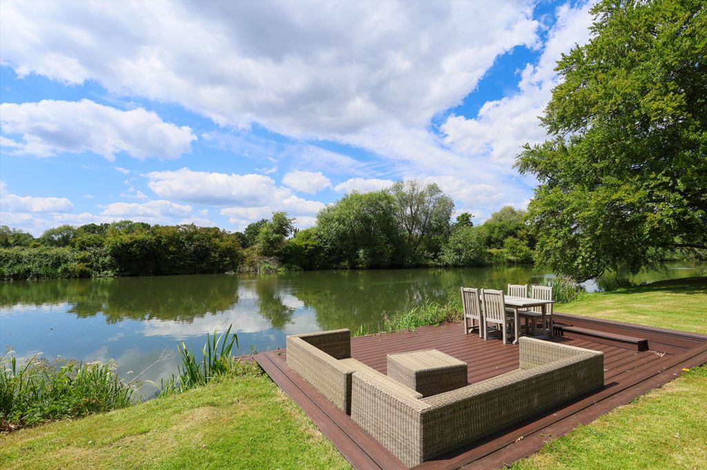 Additional image 10 of 6 bed detached house to rentPelhams Walk, Esher, Surrey KT10