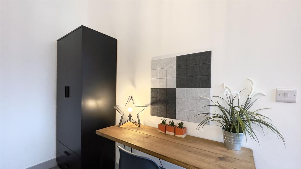 Additional image 11 of 6 bed terraced house to rentHanover Street, Newcastle ST5