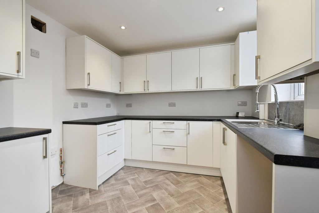 Additional image 2 of 3 bed property to rentGron Road, Ammanford SA18