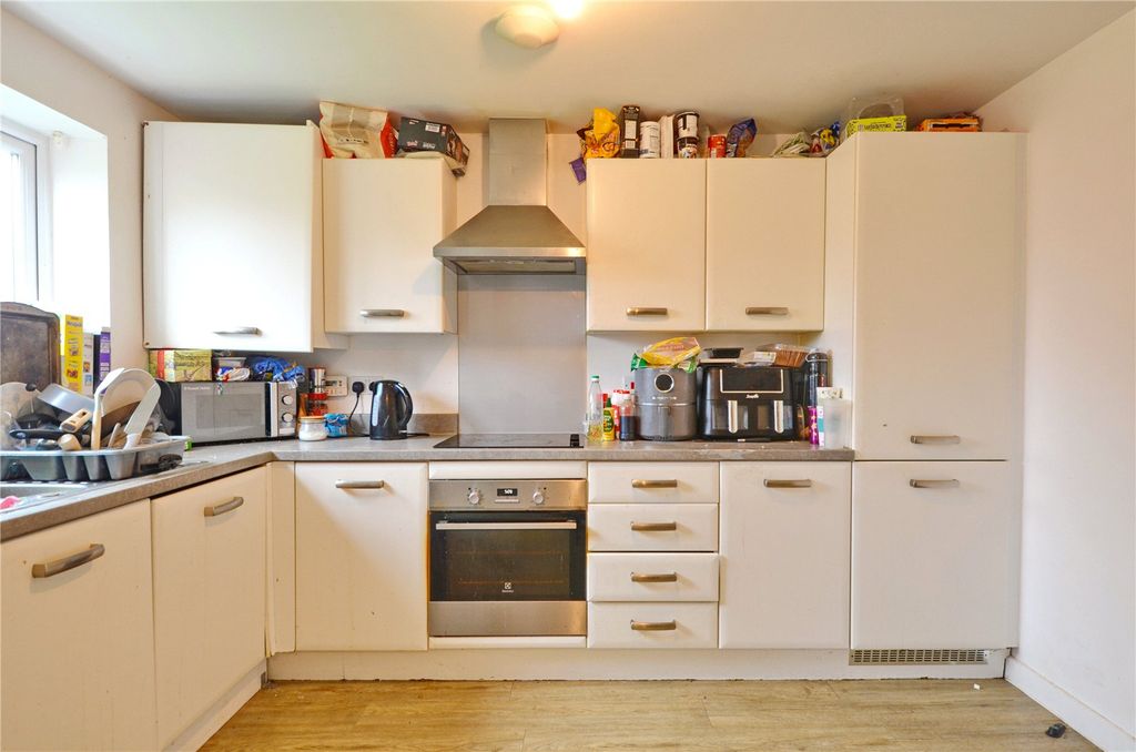 Additional image 3 of 6 bed semi-detached house to rentSlade Baker Way, Bristol, Gloucestershire BS16