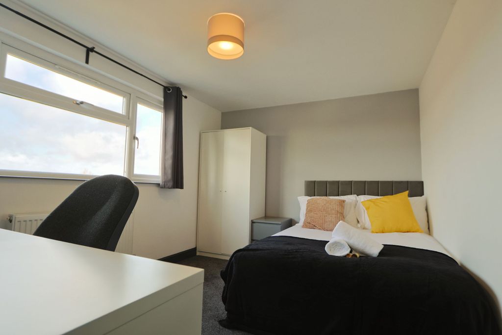 Additional image 9 of 6 bed flat to rentSouthmead Road, Westbury-On-Trym, Bristol BS10