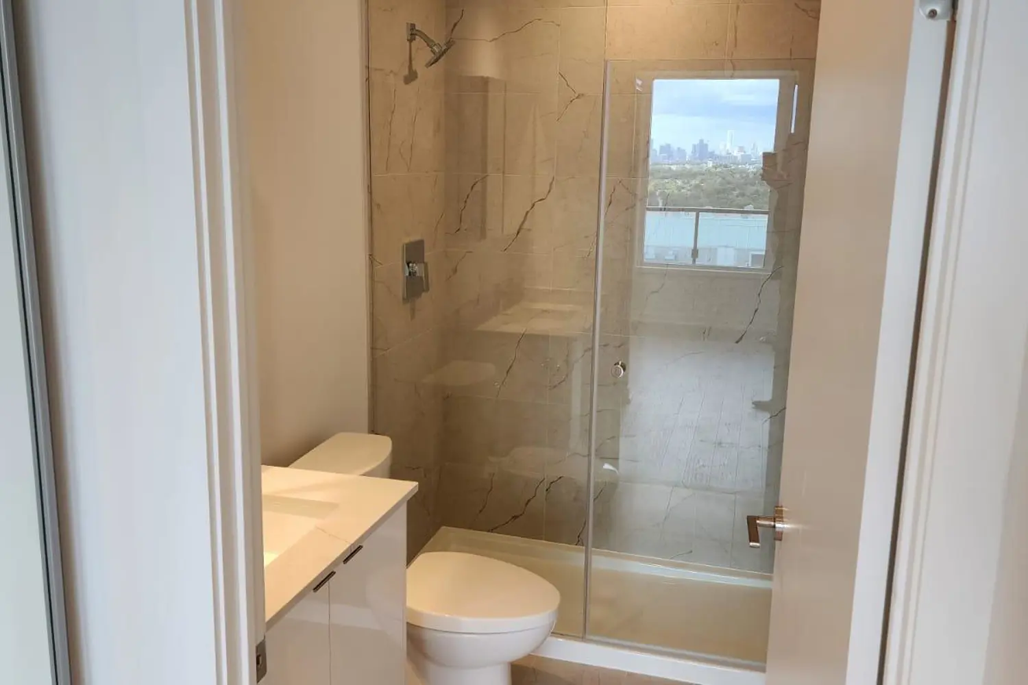 Additional image 10 of 1926 Lakeshore Boulevard 2805