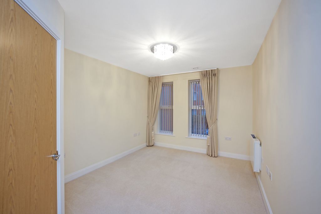 2 bed flat to rentClive Road, Batchley, Redditch B97 photo 3