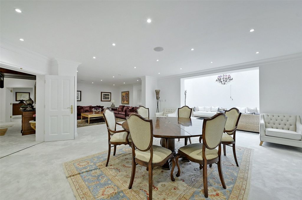 Additional image 9 of 7 bed detached house to rentDukes Kiln Drive, Gerrards Cross, Buckinghamshire SL9