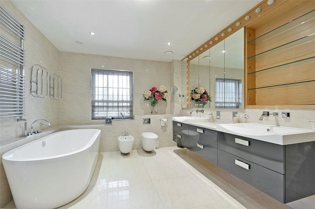 Additional image 17 of 7 bed detached house to rentDukes Kiln Drive, Gerrards Cross, Buckinghamshire SL9