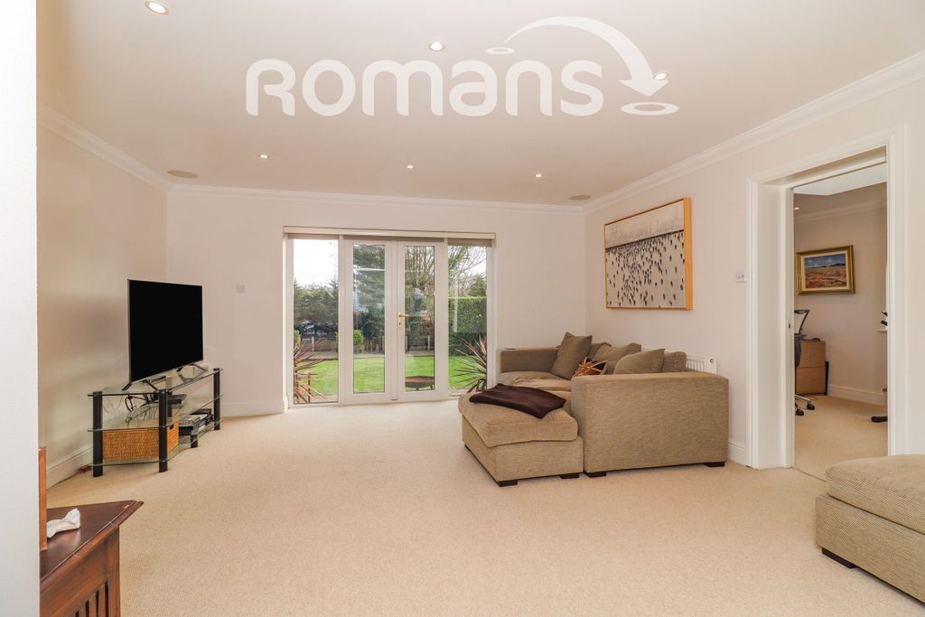Additional image 3 of 5 bed detached house to rentSouth Park Crescent, Gerrards Cross SL9