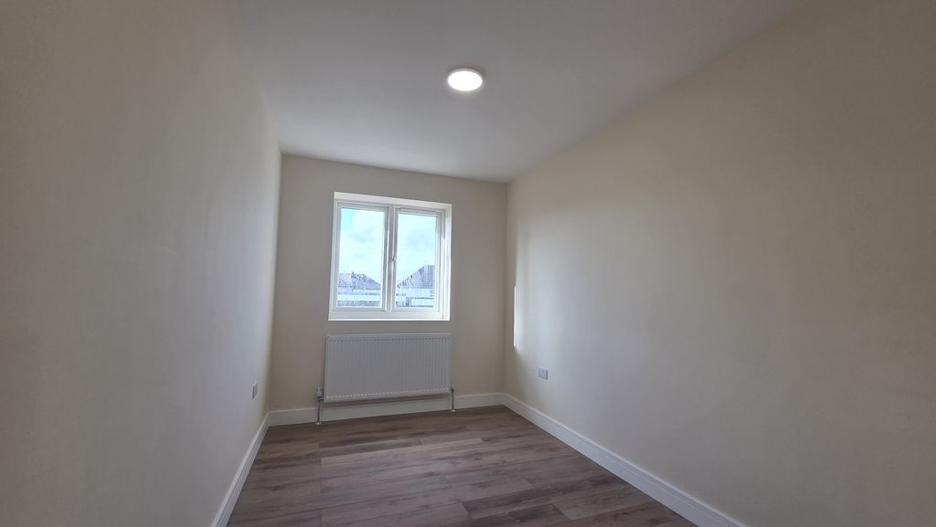 Additional image 8 of 6 bed flat to rentAldborough Spur, Slough, Berkshire SL1